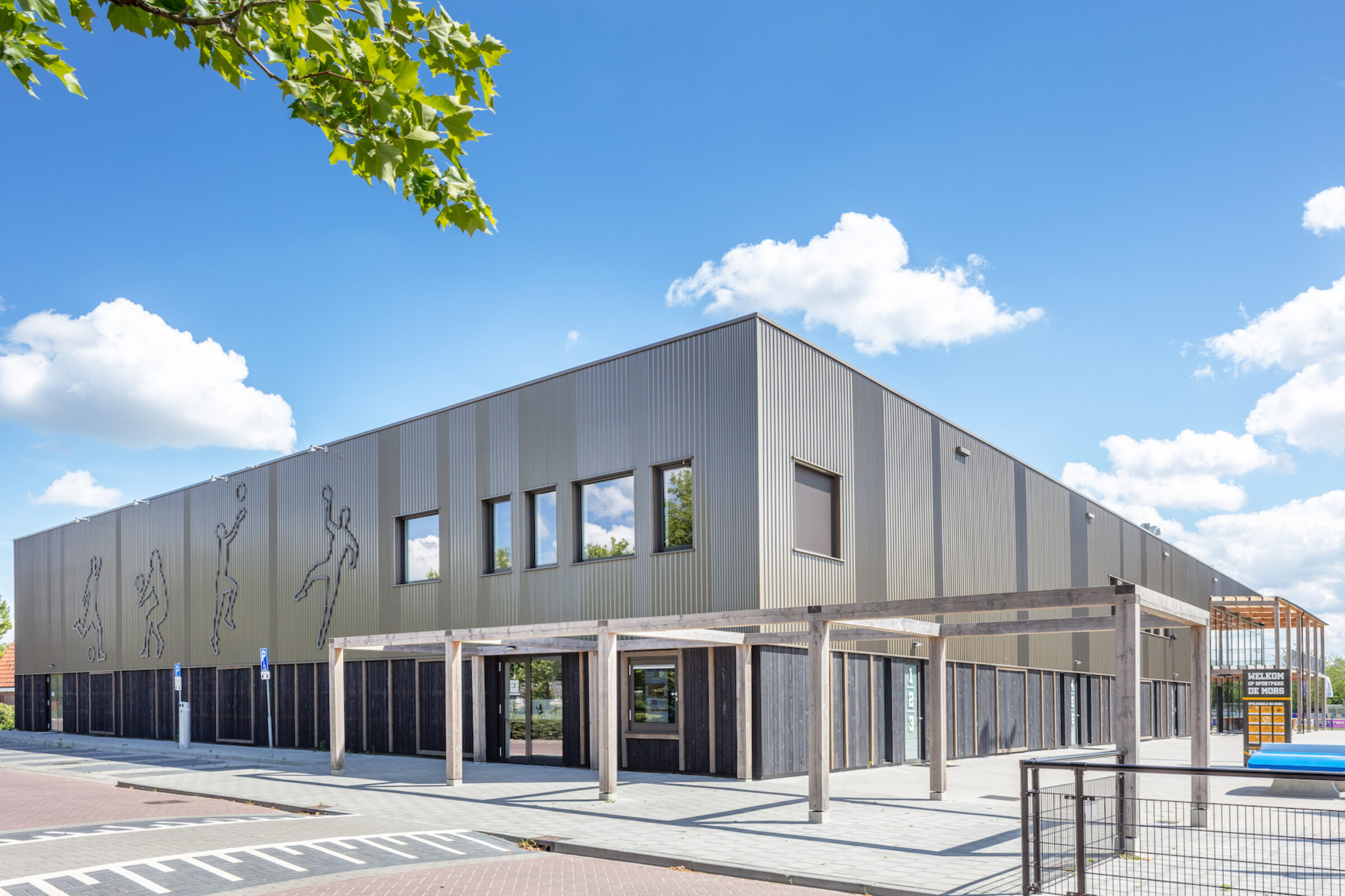 DELDEN SPORTHAL 01 4 R8 A0497